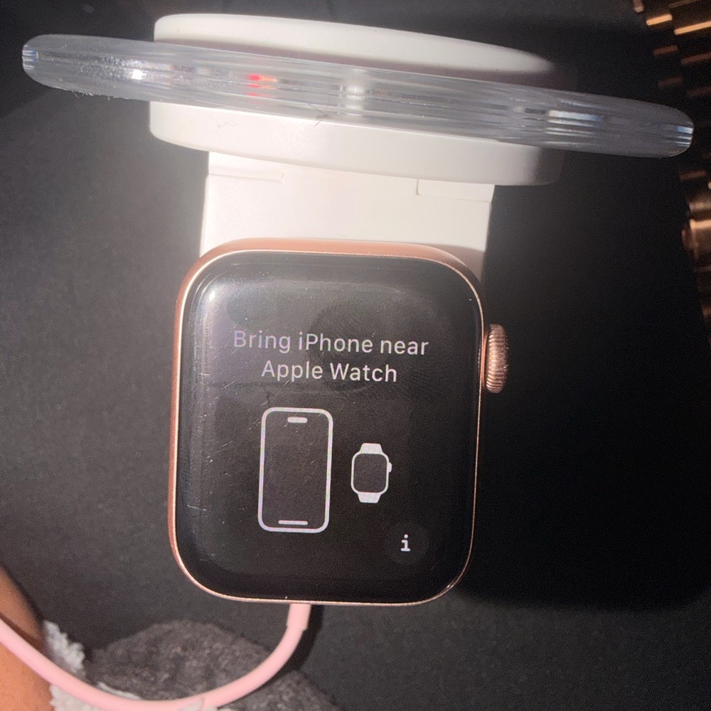 APPLE WATCH SE 40mm Rose Gold - Picture 4 of 11